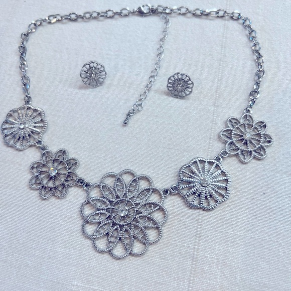 Necklace-Earrings Set - Picture 3 of 3